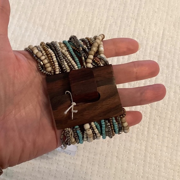 Beaded and wood bracelet, Suzie Blue, Handmade - Picture 5 of 11